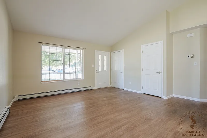 3 bed, 2.0 bath, 1034 sqft, $1,850 — Photo 2