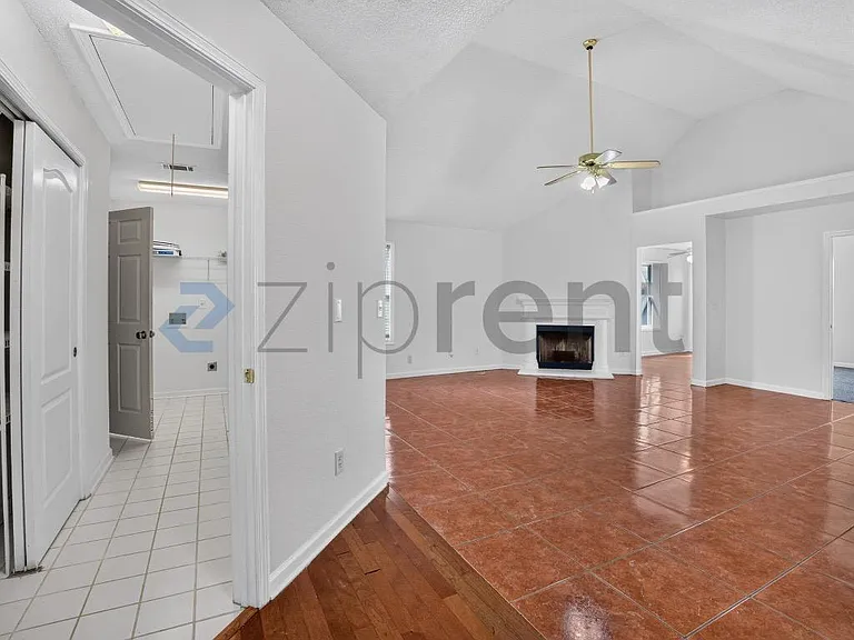 2882 Newtons Crest Cir — Photo 9