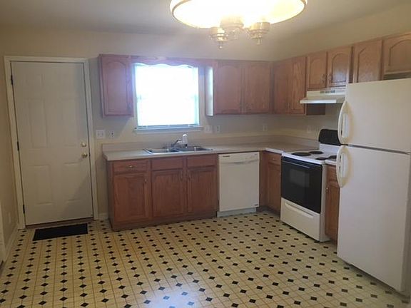 4th image of 1038 Waterford Cir