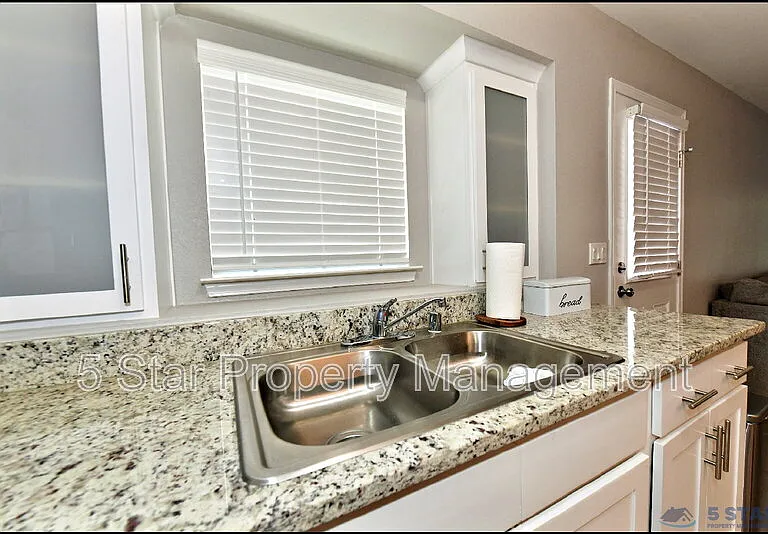 5129 Rose Elise St — Photo 15