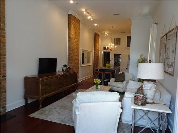 3rd image of 1011 Ursulines Ave