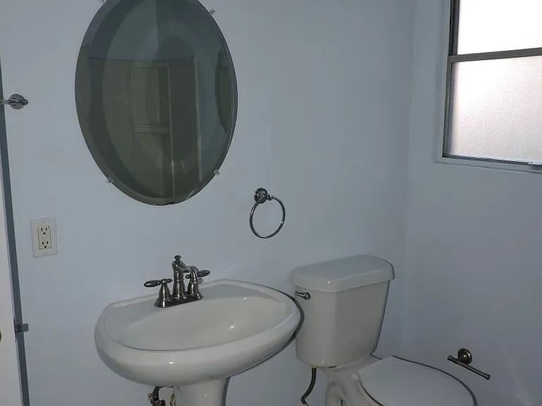 1117 Medford Ave — Photo 10