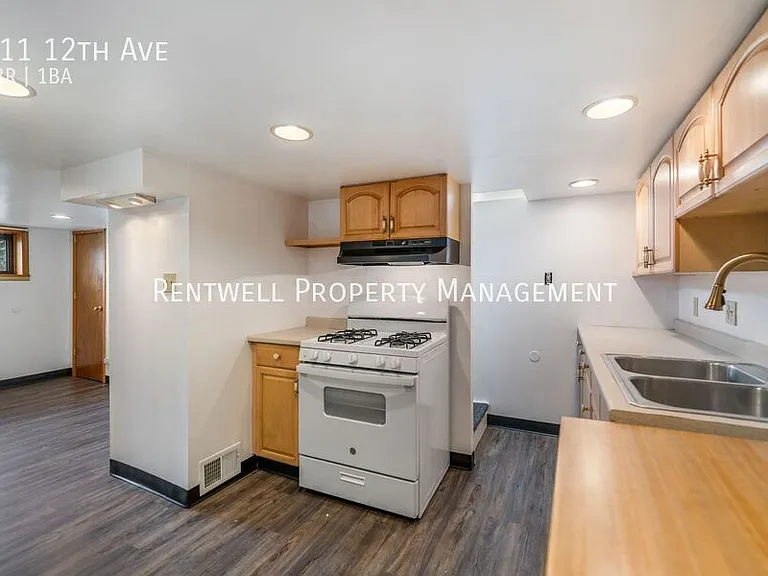 911 12th Ave — Photo 2