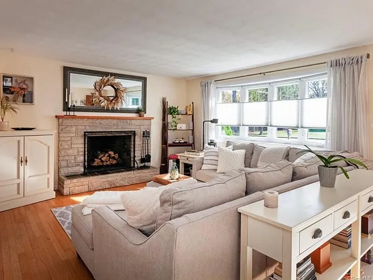 33 Peters Ln — Photo 8