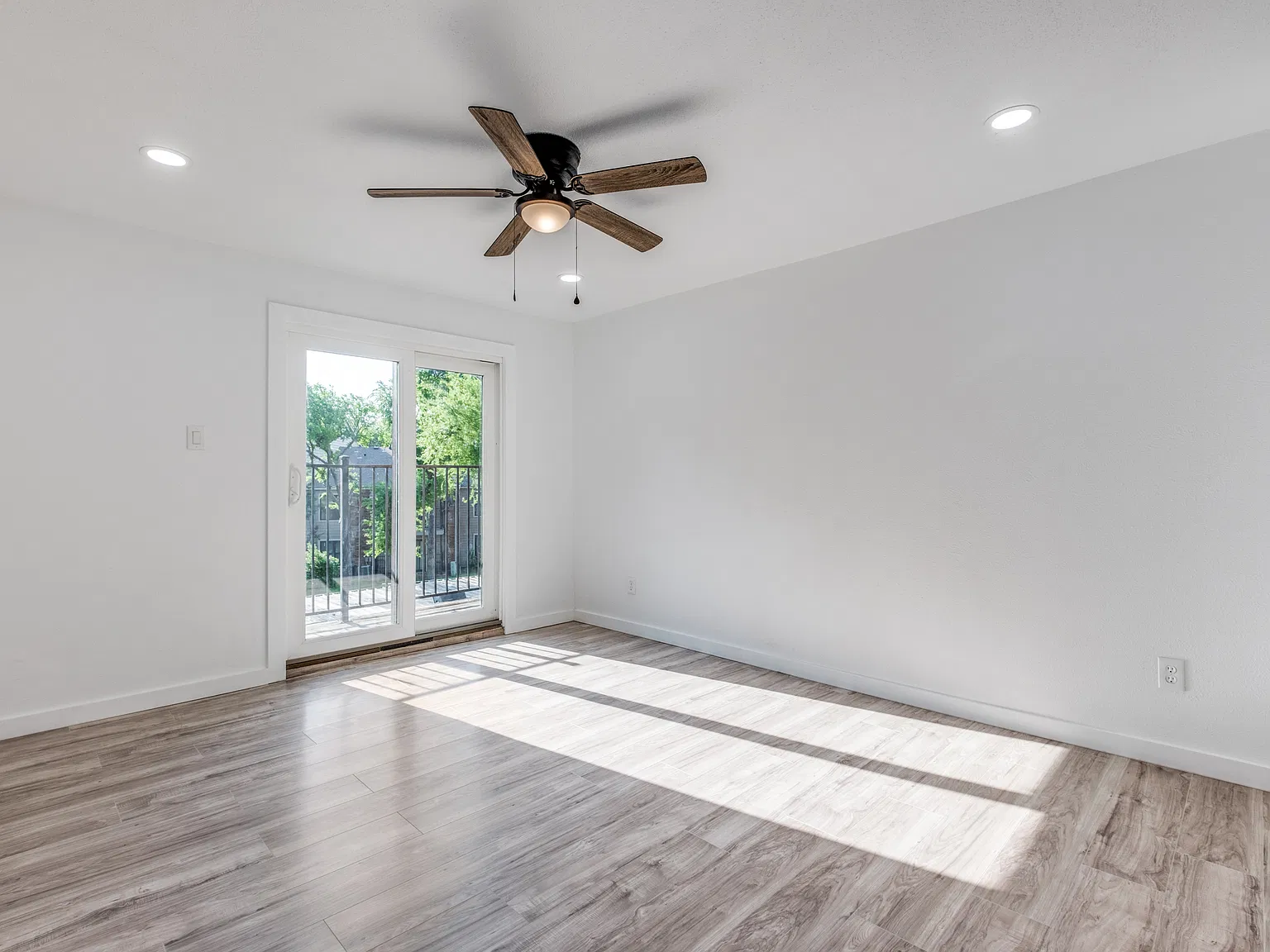 3 bed, 1205 sqft, $2,150 — Photo 4