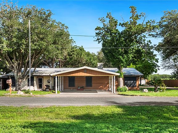 2nd image of 155 Harbor Cir
