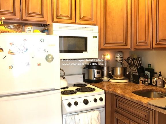 2nd image of 15 Joy St APT 8