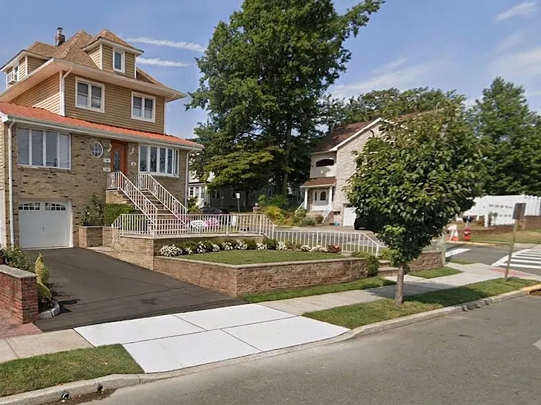 101 Delafield Ave #2 — Photo 1