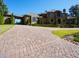 1405 N Riverside Cir NE, Sandy Springs, GA 30328