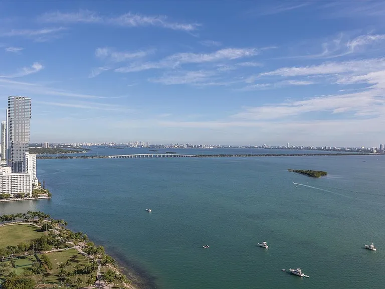 1717 N Bayshore Dr #Penthouse D39 — Photo 1