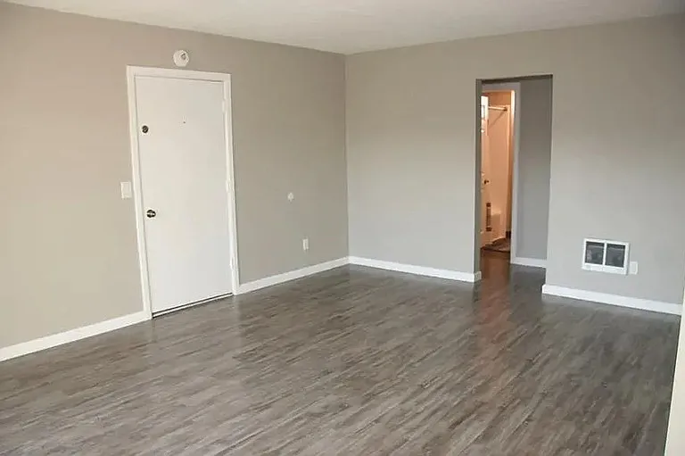 114 N Eucalyptus Ave #5 — Photo 4