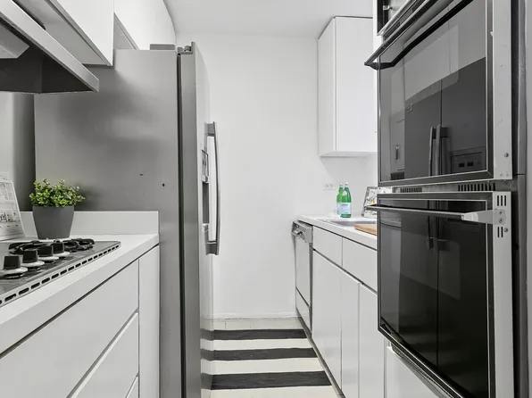 305 East 72nd Street image 8 of 8