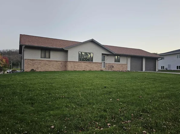 803 Clearview Dr, Decorah, IA 52101