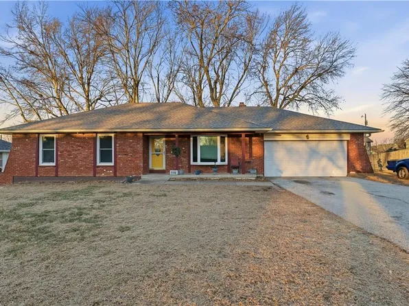 308 N Woodson Dr, Raymore, MO 64083