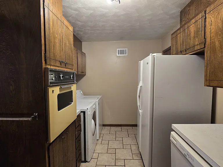 1442 N B St #4 — Photo 8