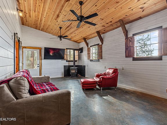 4th image of 365 County Road 38