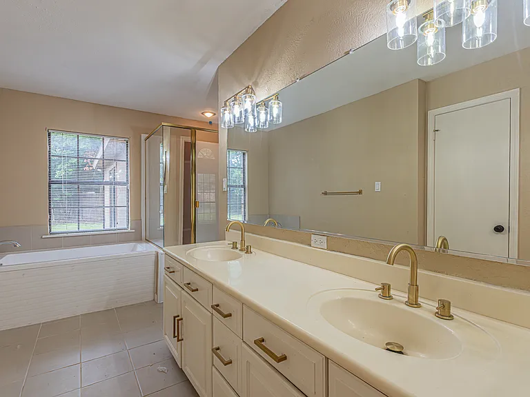 5203 Sutton Ct — Photo 25