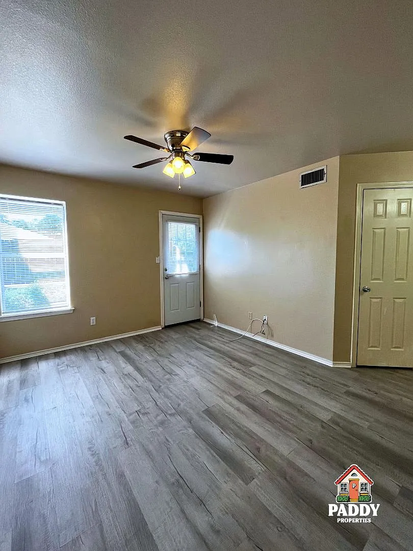 2330 N Jefferson Ave - 303 — Photo 2