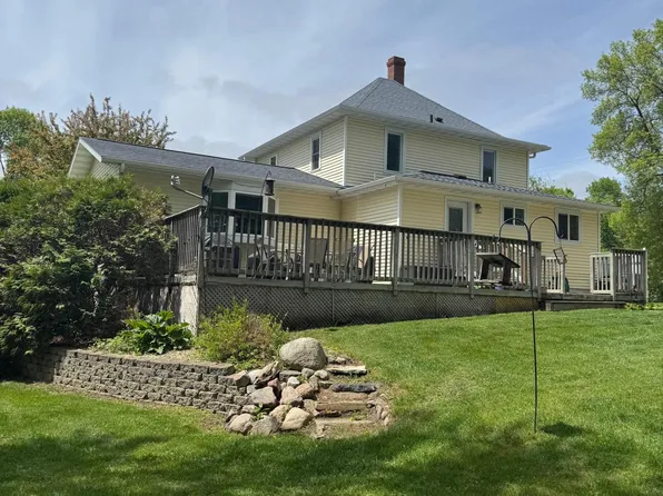 601 Maplewood Dr SE, Pelican Rapids, MN 56572