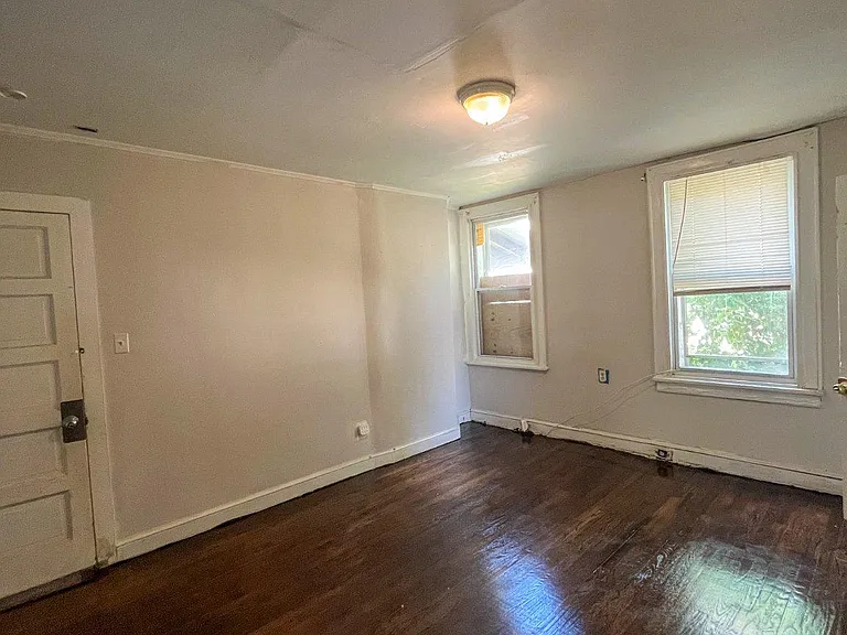 208 Maple Ave — Photo 6