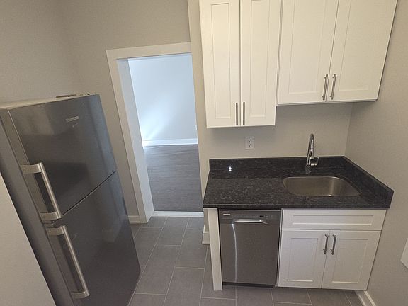3rd image of 713 Bergen Ave #B