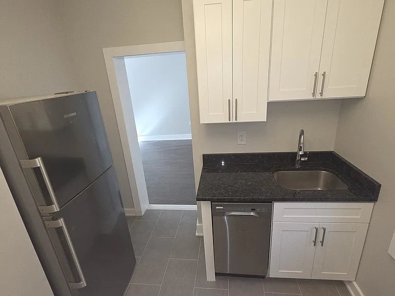 713 Bergen Ave #B — Photo 3