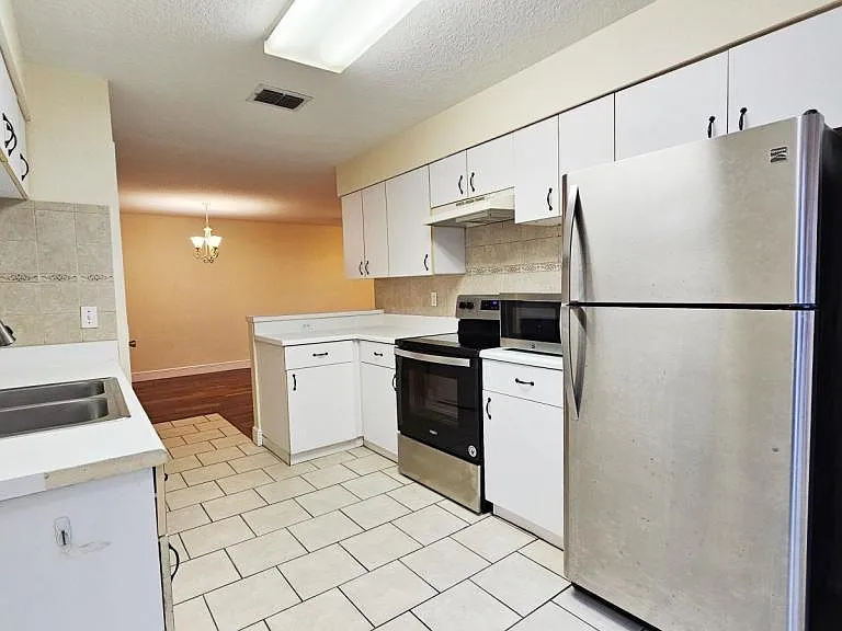7813 Sugar Bend Dr — Photo 7