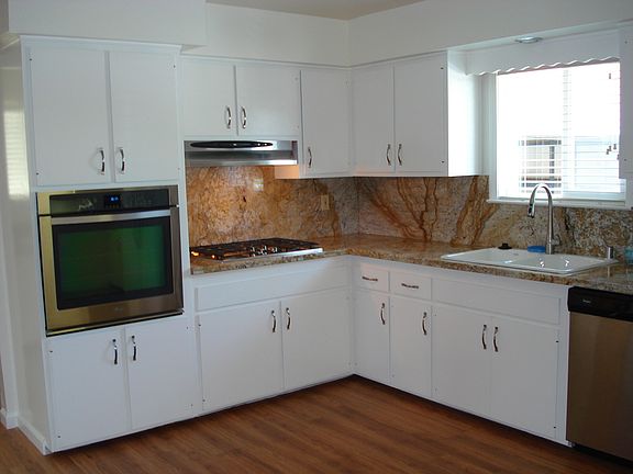 new remodeled grantie kitchen with new applicances