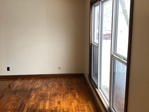 2nd image of 662 Sheridan Ct