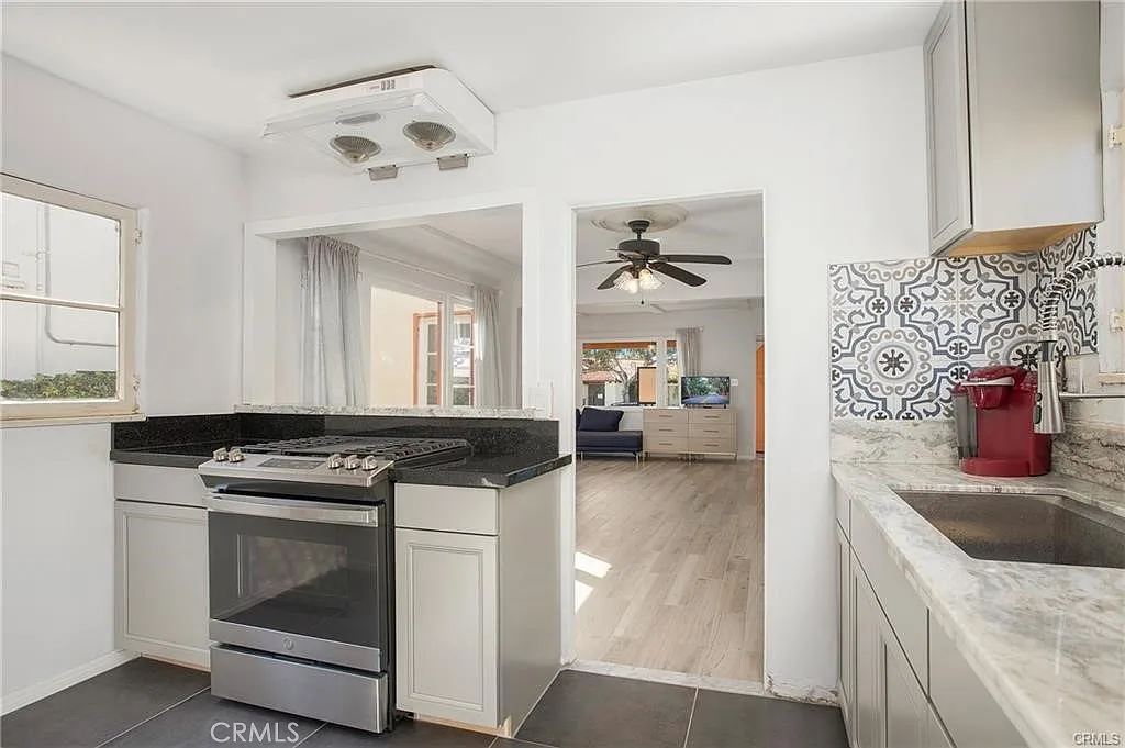 2 bed, 899 sqft, $4,950 — Photo 4