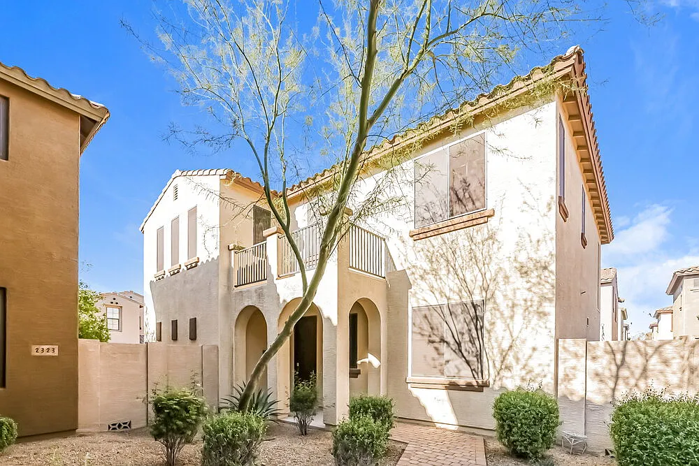 3 bed, 2.5 bath, 2274 sqft, $2,435 — Photo 1