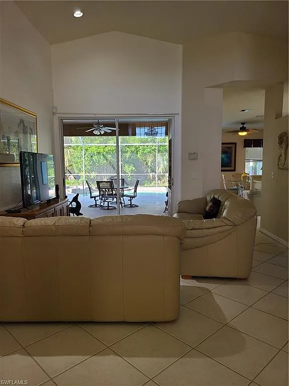 3 bed, 2.0 bath, 1752 sqft, $4,000 — Photo 4