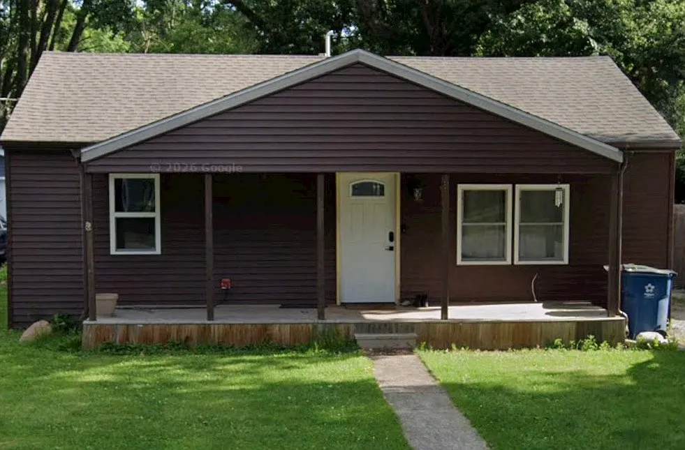 Woodlawn Ave, Porter — Photo 1