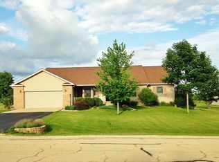 5695 Indian Trl, Rochelle, IL 61068