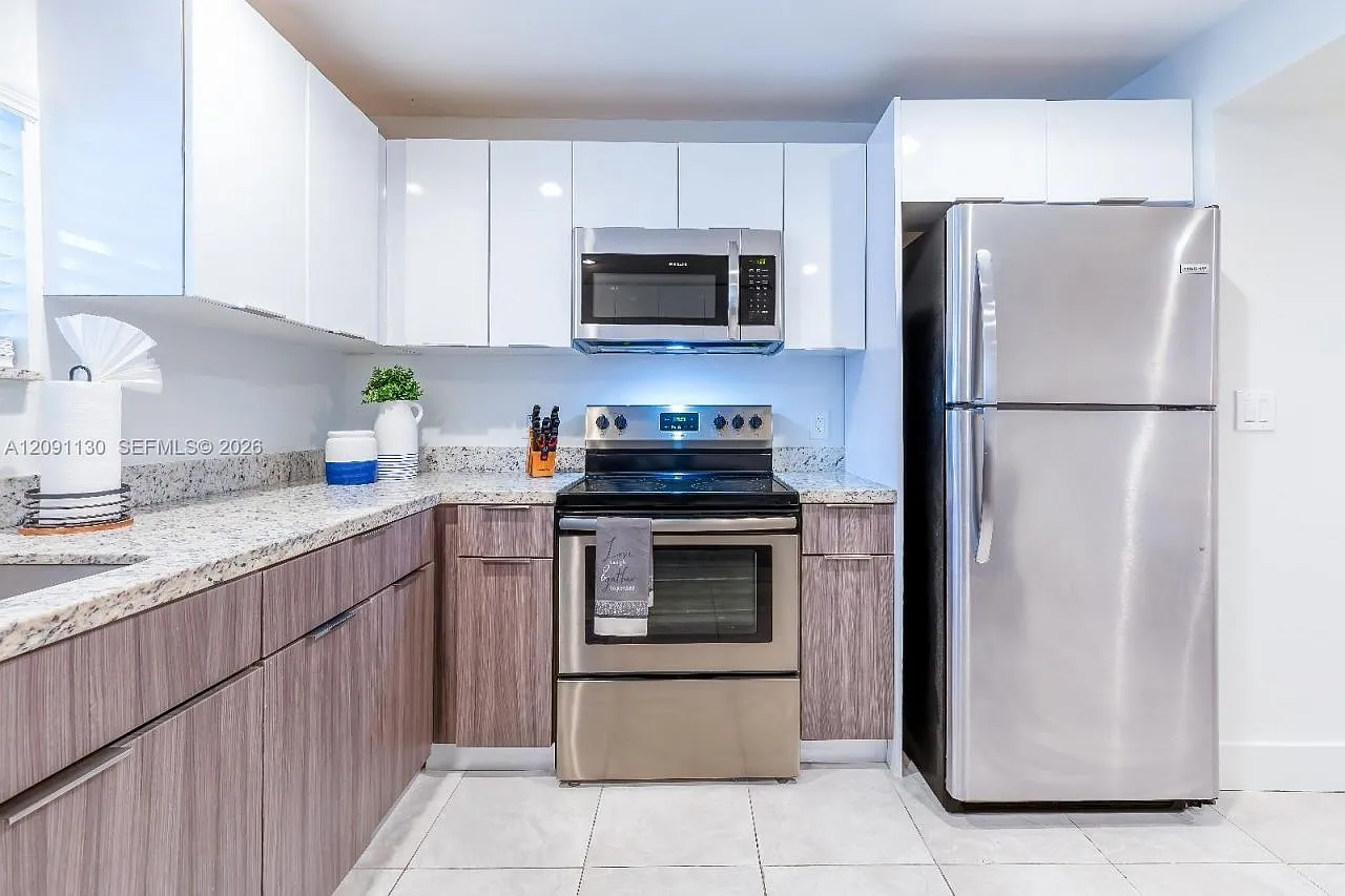 2 bed, 1.0 bath, 1100 sqft, $3,000 — Photo 3