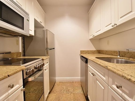 4th image of 23 W 73rd St #602