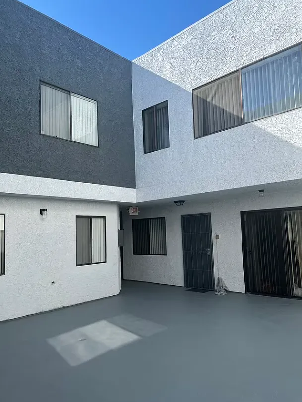 14007 Vanowen — Photo 2