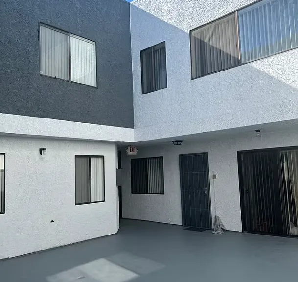 14007 Vanowen — Photo 1