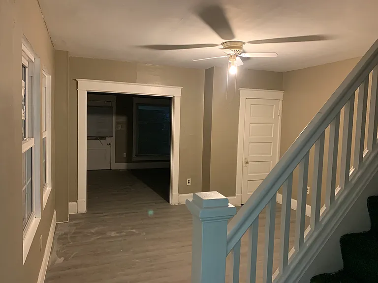 2207 Glen Ct — Photo 2