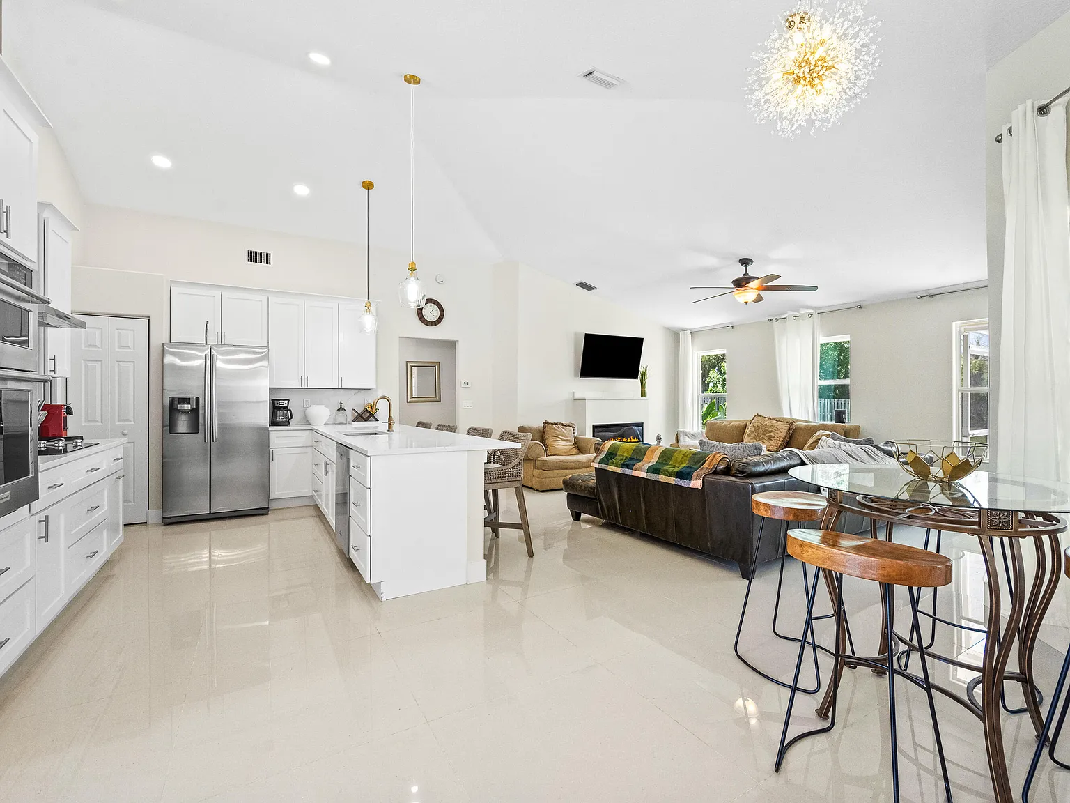3 bed, 2.0 bath, 1718 sqft, $10,500 — Photo 4