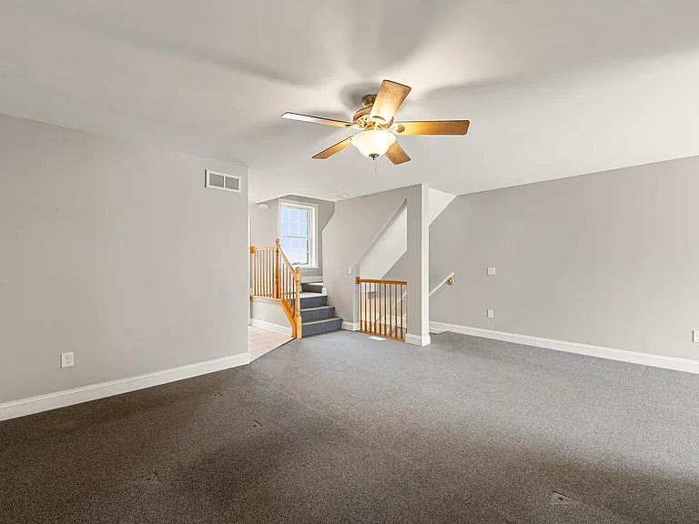 412 N Grainger Ln — Photo 16