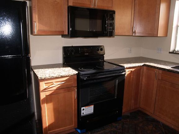 3rd image of 224 Sweetbay Ln