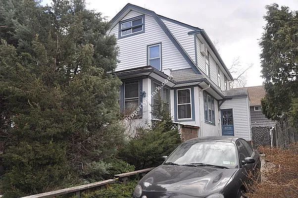 2nd image of 154-10 Powells Cove Blvd