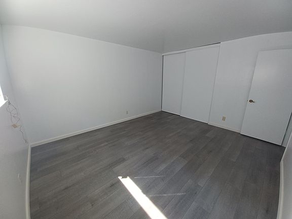 5th image of 710 W Valley Dr