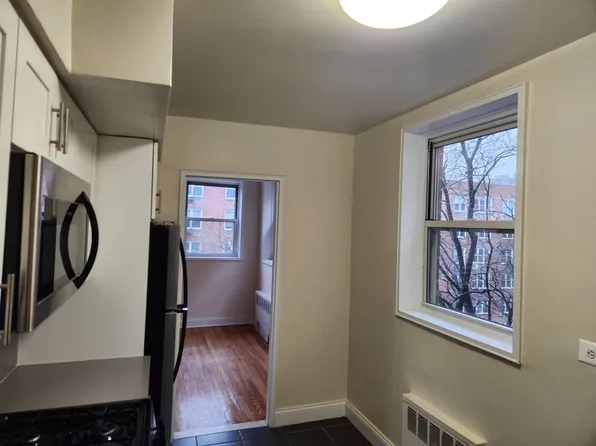 41-10 Bowne St #5A, Flushing, NY 11355