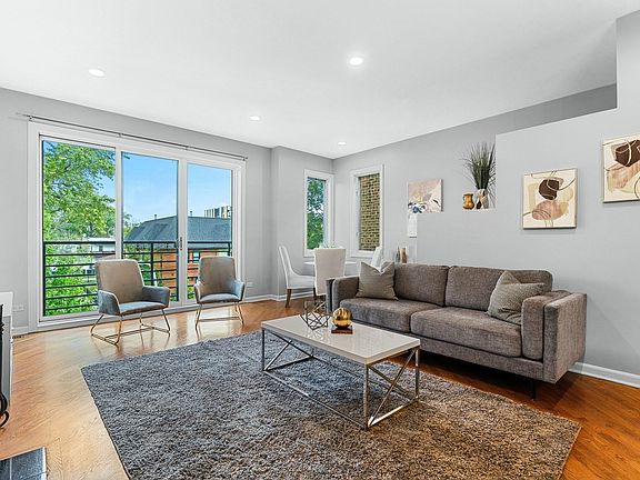3rd image of 1529 N Rockwell St #2