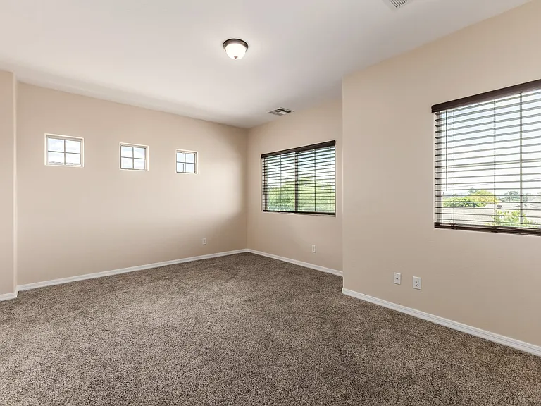 2338 W Sierra Vista Dr — Photo 6
