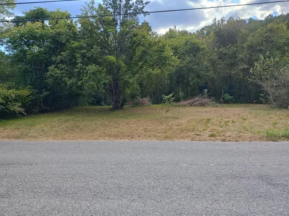 787 Pikeville Ave, Graysville, TN 37338