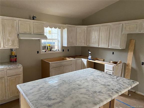 3rd image of 135 River Breeze Dr