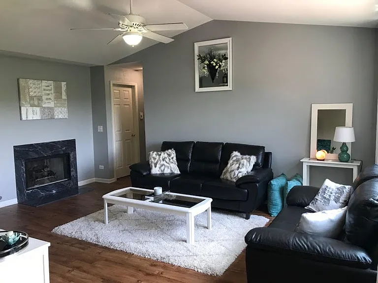 300 Crestview Dr #D — Photo 2